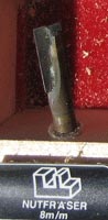 Making dovetail joints with router bits
