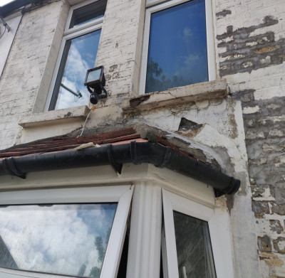 Here you can see the cracked cement render above the bay window