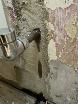 I know the photo looks like a water leak, which I feared at first, but I have tested and tested and there is zero water dripping from<br />underneath.