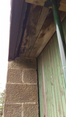 View of good wooden beams crossing over central pillar. This is where I intend on  cutting them.