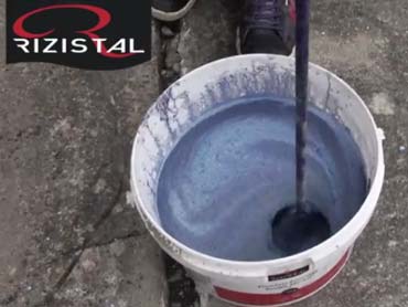 Mixing Flowfast Pourable Concrete from Rizistal