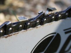 Chainsaw chain and blade