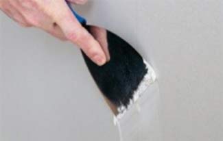 Filling cracks with a filling knife or scraper