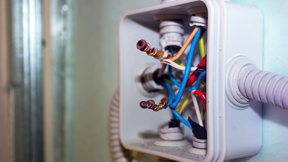 Electrical Wiring | How to Wire a Junction Box for Additional Sockets