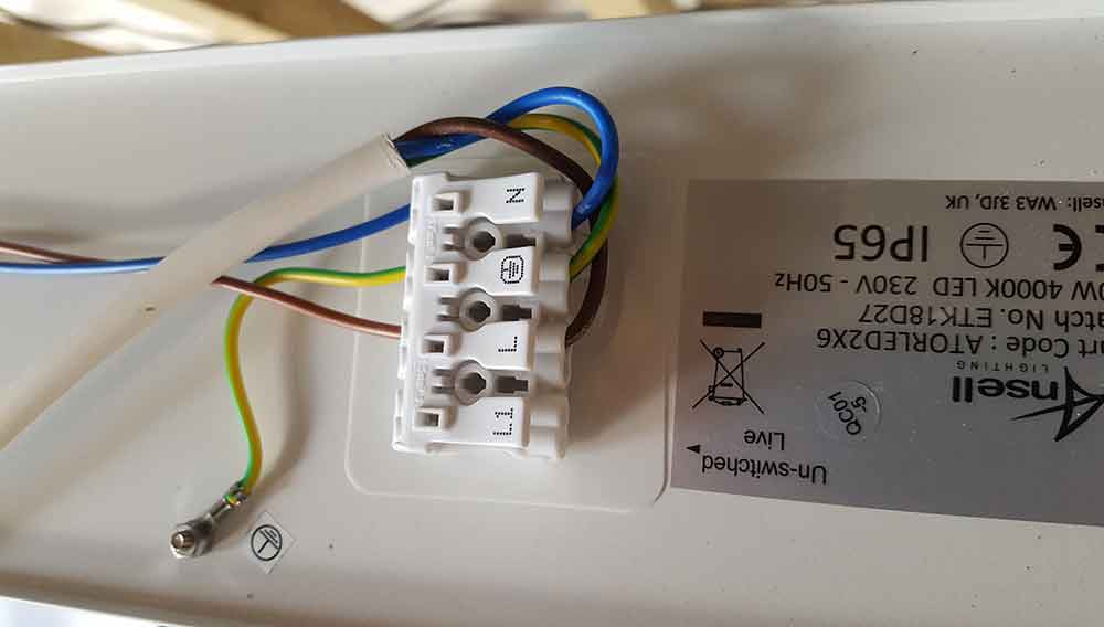 How To Wire Up And Install A Loft Light In Your Easily Safely Diy Doctor - Ceiling Light Connector Box