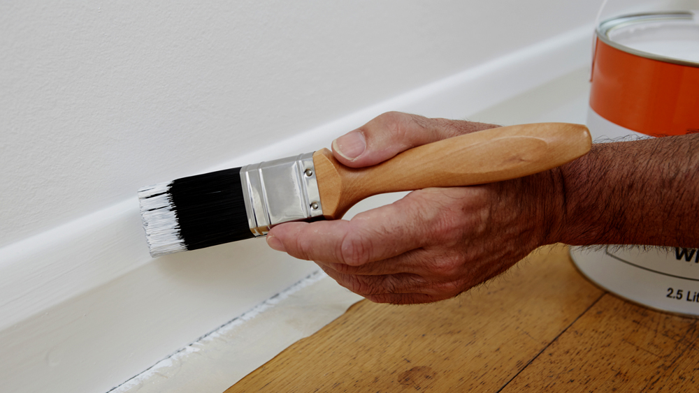 Painting Skirting Boards And Preparing For Decoration Diy Doctor