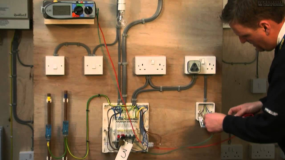 Wiring a Ring Main | Electrical Wiring | Wiring a Circuit | Electrical Circuits | Mains Wiring ...