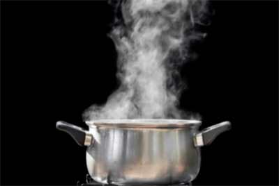 Steam rising out of boiling sauce pan