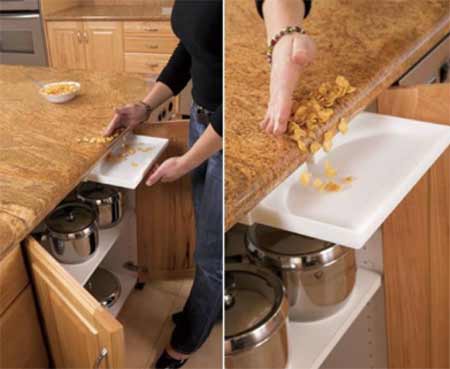 Vacuum drawer in kitchen unit