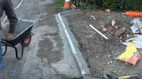 Gap at front of edging stones concreted over