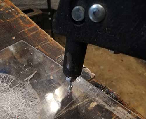 Slotting die cavity over rivet mandrel