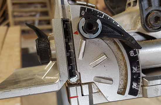 Set the height of the joint on the biscuit jointer