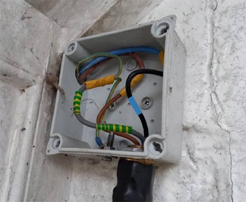 10mm cable from consumer unit connected to armoured cable. Please Note: During the installation, the electrician doing the work chose to use the second type of cable mentioned above, so then tagged each with tape to signify what it 's job was