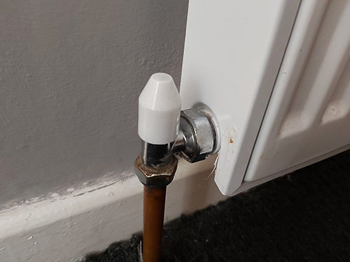 Lockshield valve on radiator