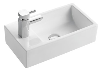 Short projection sink for a small space