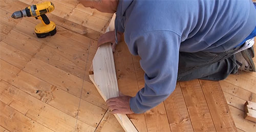 Assembling roof support beam or truss