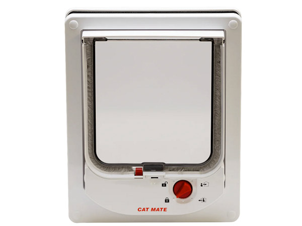 Magnetic cat flap
