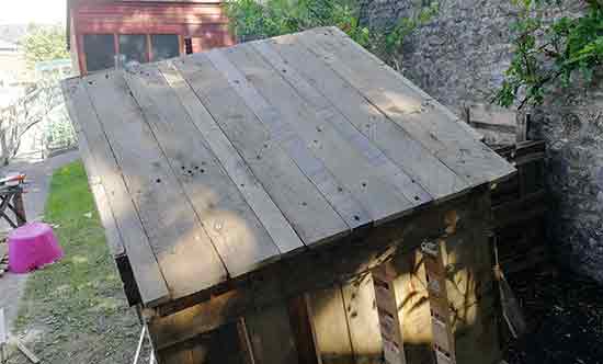 Fill pallet gaps in chicken coop roof