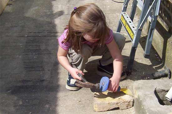 Cleaning mortar with a bolster