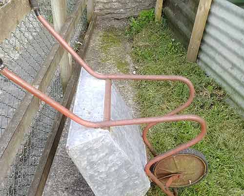 Wheelbarrow frame