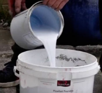 Epoxy resin mortar for repairing cracked concrete