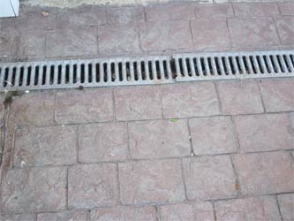 Patterned concrete drive with drain