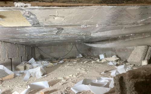 Crawl space under floating timber floor