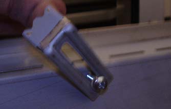 Sink clip to hold the Kitchen Sink in place