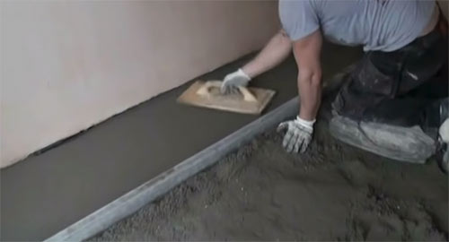 Closing surface of screed