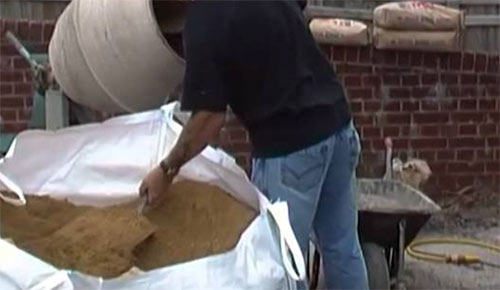 Mixing up floor screed mix using a cement mixer