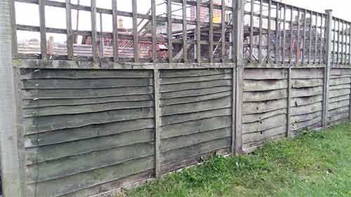 Run of fencing without gravel boards fitted