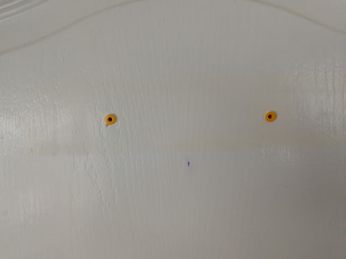 Hollow door fixing plugs inserted into door