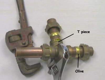 Inserting a Compression T-piece for outside tap