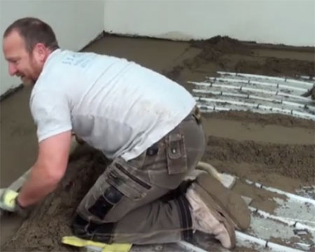 How to lay screed on top of underfloor heating pipes