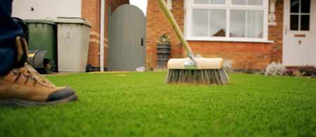 Dressing an artificial lawn