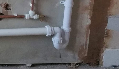 Waste trap fixed to waste pipe