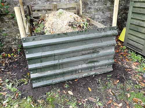 Front roof sheet fixed to compost bin posts