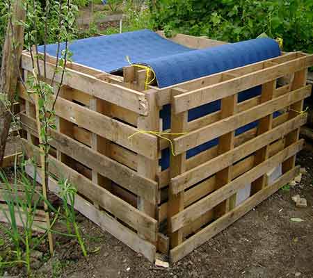 Timber pallet compost bin