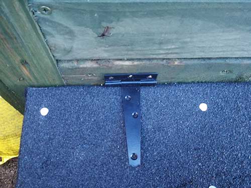 T-hinge fixed in place on roof