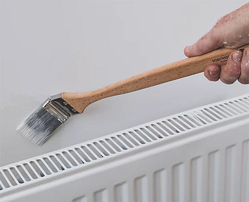 Long handled radiator brush