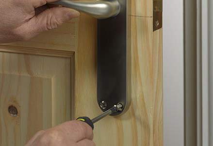 Removing lock barel from door