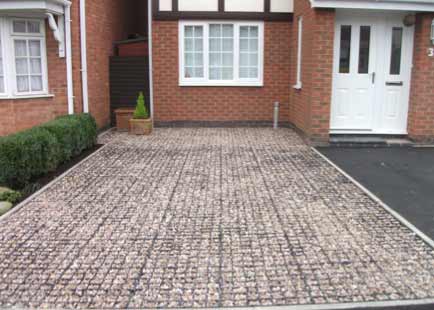 Reinforced gravel drivewa