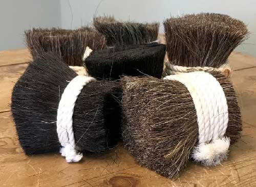 Horse hair that can be used to strengthen a lime plaster mix