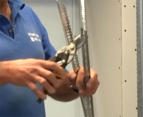 Cutting an angle bead using tin snips