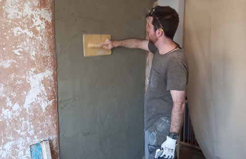 Base coat plaster laid on to wall