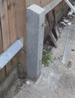 Concrete spur to a fence post