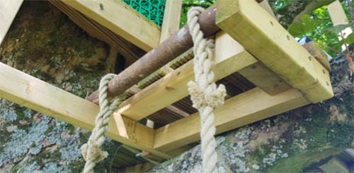 Rope ladder spliced hanging eyes