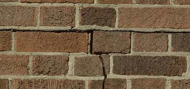 Horizontal settlement crack in wall