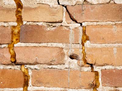 Settlement cracks in outer cavity wall of property