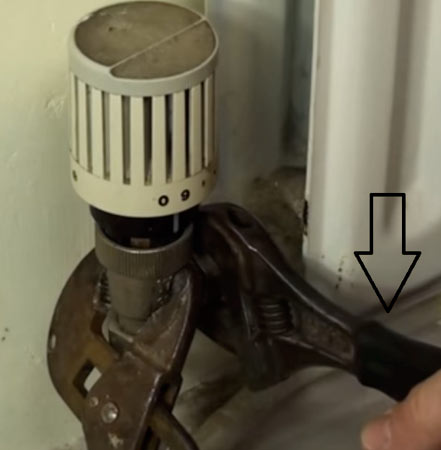 Loosen the radiator securing valve on the TRV